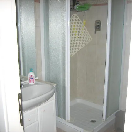 One Bedroom With Shared Pool Furnished Garden And Wifi At